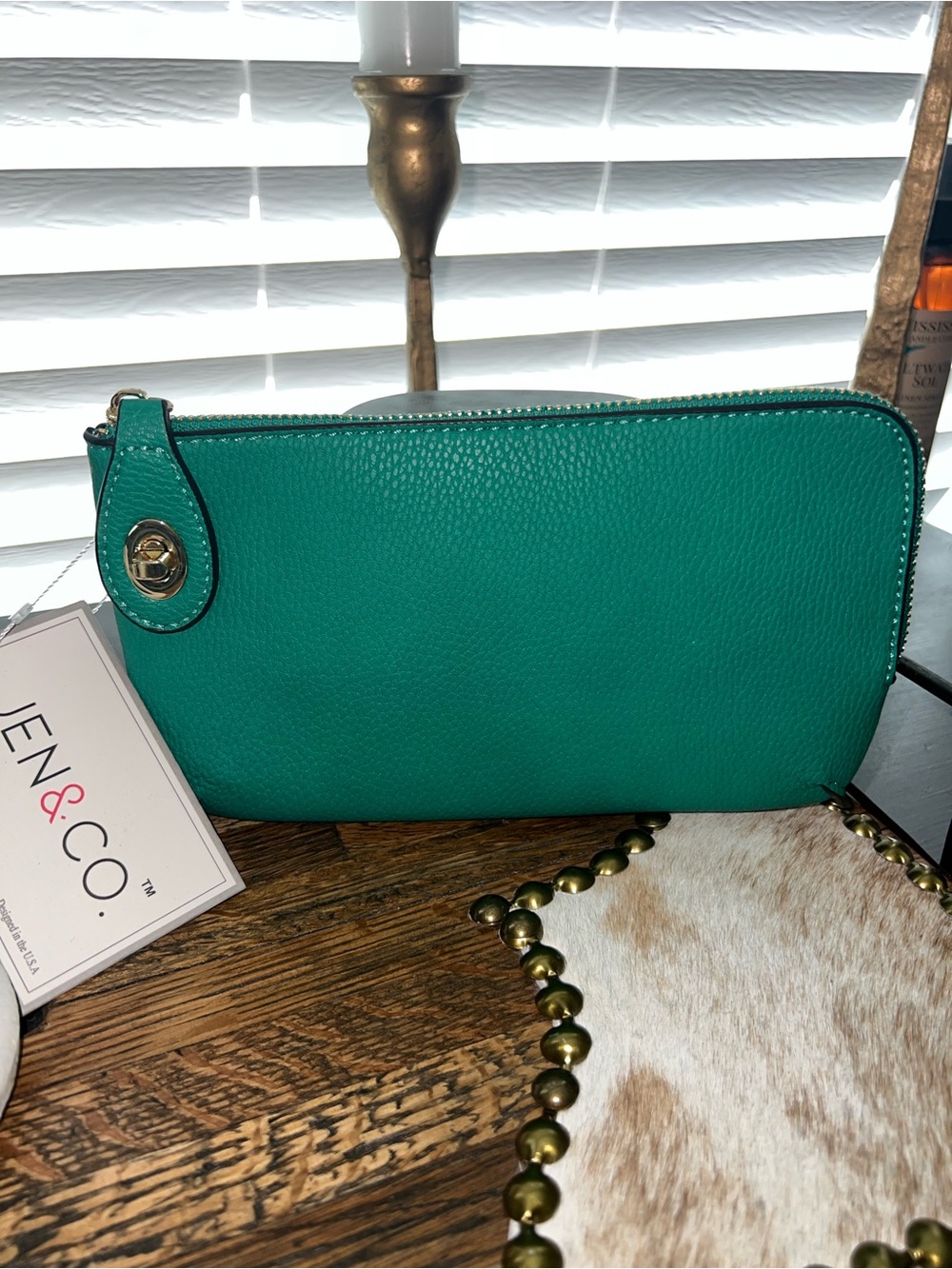 Jen & Co green vegan Leather Zip Wristlet/crossbody